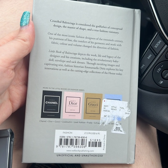 NWOT Little guide to style balenciaga - Picture 3 of 3